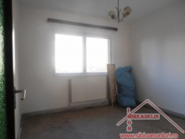 urgent-vand-apartament-3-camere-valea-aurie-1