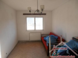 urgent-vand-apartament-3-camere-valea-aurie-2