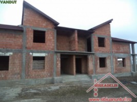 vand-casa-intr-un-imobil-tip-duplex-in-zona-selimbar