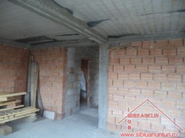 vand-casa-intr-un-imobil-tip-duplex-in-zona-selimbar-1