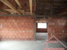 vand-casa-intr-un-imobil-tip-duplex-in-zona-selimbar-3