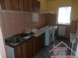 inchiriez-apartament-3-camere-decomandat-valea-aurie-1