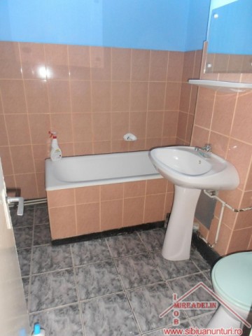 inchiriez-apartament-3-camere-decomandat-valea-aurie-3