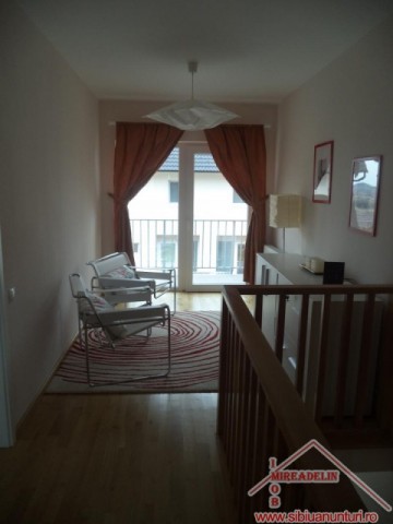 vand-casa-intr-un-imobil-tip-duplex-4-camere-calea-cisnadiei-5
