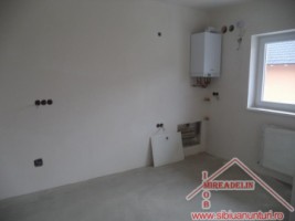 vand-apartamente-4-camere-decomandate-pe-doua-nivele-calea-cisnadiei