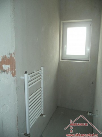 vand-apartamente-4-camere-decomandate-pe-doua-nivele-calea-cisnadiei-6