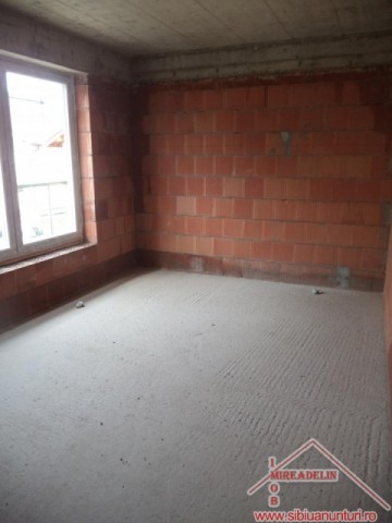 vand-apartamente-3-camere-la-vila-calea-cisnadiei-2