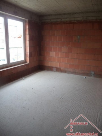 vand-apartamente-3-camere-la-vila-calea-cisnadiei-3