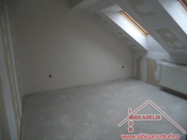 vand-apartamente-4-camere-decomandate-pe-doua-nivele-calea-cisnadiei