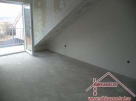 vand-apartamente-4-camere-decomandate-pe-doua-nivele-calea-cisnadiei-2