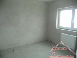 vand-apartamente-4-camere-decomandate-pe-doua-nivele-calea-cisnadiei-3