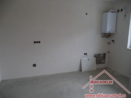 vand-apartamente-4-camere-decomandate-pe-doua-nivele-calea-cisnadiei-4