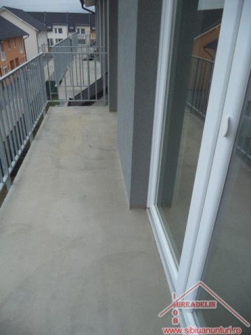vand-apartamente-4-camere-decomandate-pe-doua-nivele-calea-cisnadiei-5