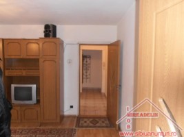 inchiriez-apartament-2-camere-zona-vasile-aaron-1
