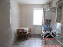 inchiriez-apartament-2-camere-zona-vasile-aaron-3