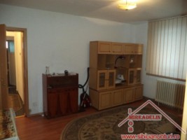 inchiriez-apartament-3-camere-zona-ciresica-1