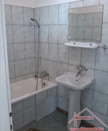 inchiriez-casa-2-camere-zona-lazaret-6