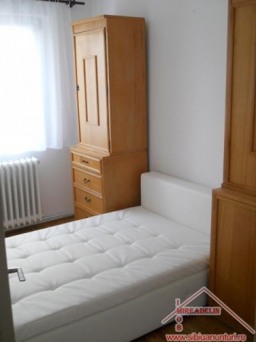 inchiriez-apartament-3-camere-zona-hipodrom-ii-2