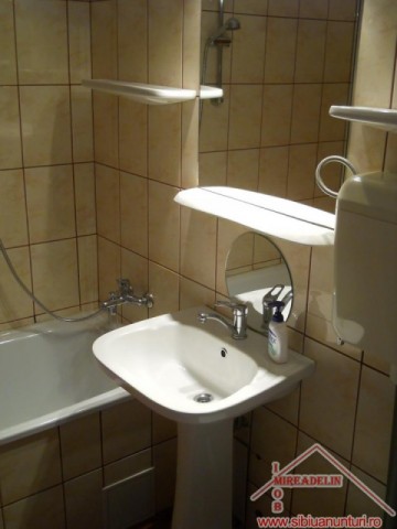 inchiriez-apartament-3-camere-zona-hipodrom-ii-6