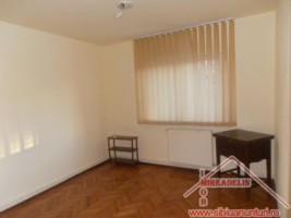 inchiriez-apartament-3-camere-zona-dioda-1