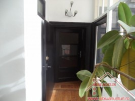 vand-apartament-cu-3-camere-ultracentral