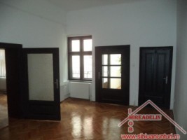 vand-apartament-cu-3-camere-ultracentral-1