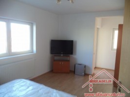 inchiriez-apartament-3-camere-zona-alba-iulia-1