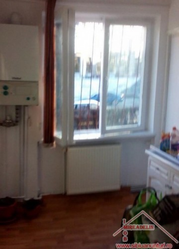 inchiriez-apartament-3-camere-pretabil-spatiu-birouri-2