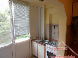 inchiriez-apartament-2-camere-decomandat-zona-vasile-aaron-2