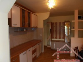 inchiriez-apartament-2-camere-decomandat-zona-vasile-aaron-3