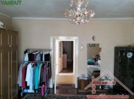 vand-casa-singur-in-curte-3-camere-zona-parcului-aasub-ariniaa