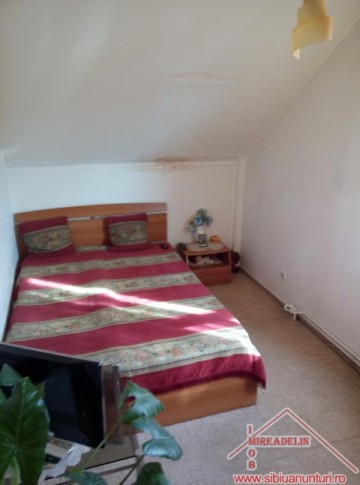 inchiriez-apartament-la-mansarda-cu-3-camerevalea-aurie-2