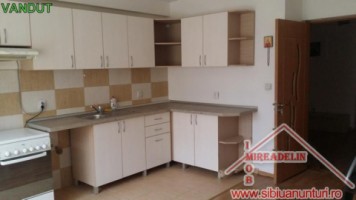 vand-apartament-3-camere-100-mp-etajul-i