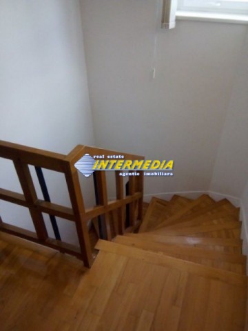 apartament-4-camere-si-scara-interioara-de-vanzare-centru-5