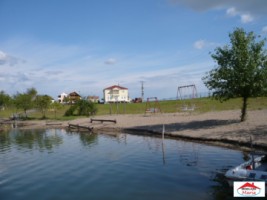 casa-de-vanzare-in-apa-cu-iesire-la-lac-id-1940-1
