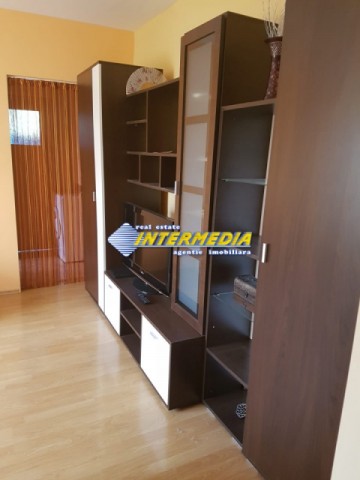 apartament-cu-2-camere-de-inchiriat-etaj-3-cetate-3
