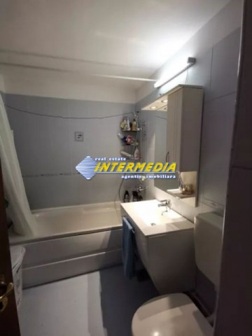 apartament-3-camere-decomandate-si-2-bai-de-vanzare-cetate-7