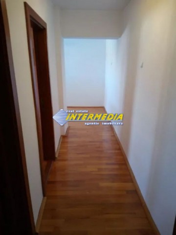 apartament-4-camere-si-scara-interioara-de-vanzare-centru-2