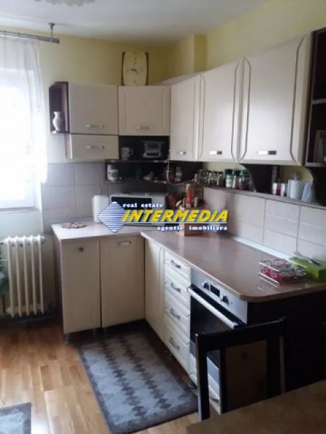 apartament-4-camere-de-vanzare-cetate-zona-mercur-etaj-1