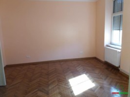 apart-3-camere-nemobilat-de-inchiriat-in-sibiu-ultracentral-2