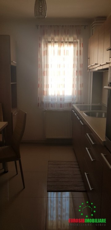 apartament-cu-3-camere-de-inchiriat-zona-cedonia-1