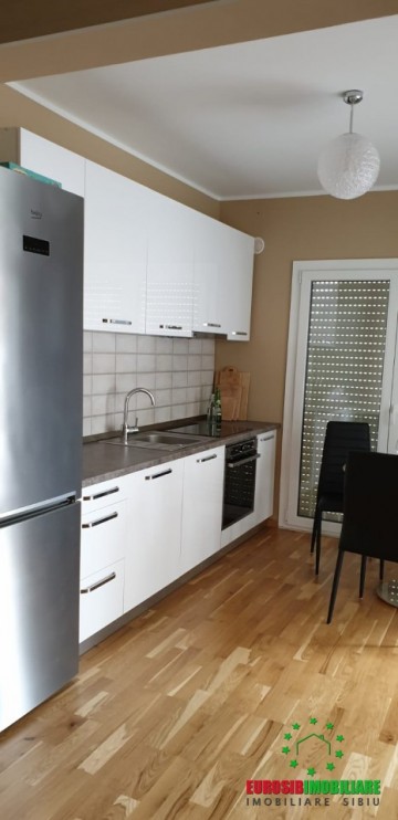 apartament-cu-3-camere-de-lux-decomandate-de-vanzare-zona-calea-cisnadiei-2