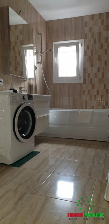 apartament-cu-3-camere-de-lux-decomandate-de-vanzare-zona-calea-cisnadiei-4