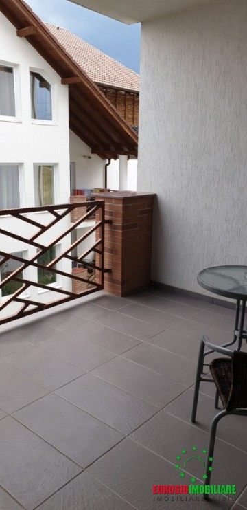 apartament-cu-3-camere-de-lux-decomandate-de-vanzare-zona-calea-cisnadiei-11