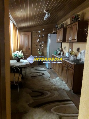 casa-mica-si-cocheta-pe-de-vanzare-in-alba-iulia-zona-centru-ideala-spatiu-birou-14