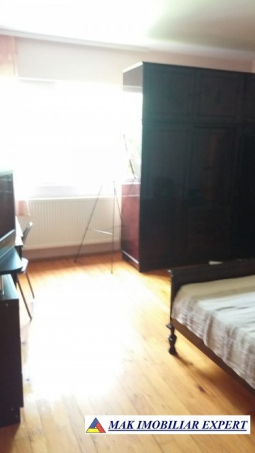 de-vanzare-vila-7-camere-teren-1250-mp-pitesti-arges-9