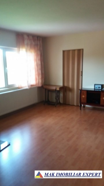 de-vanzare-vila-7-camere-teren-1250-mp-pitesti-arges-17