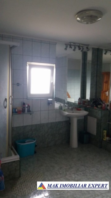 de-vanzare-vila-7-camere-teren-1250-mp-pitesti-arges-18