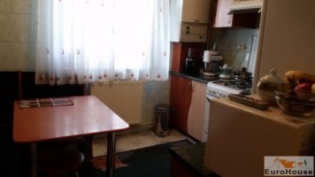 apartament-de-vanzare-cu-3-camere-decomandat-cetate-4