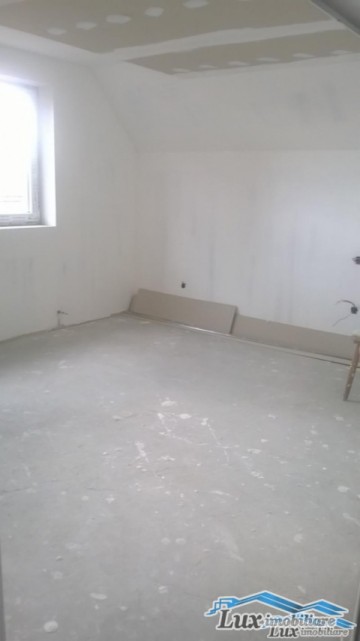lux-imobiliare-vinde-casa-semifinisata-zona-dru-relax-60000-euro-3